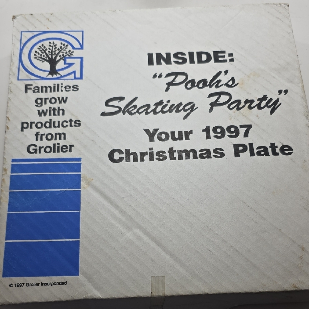 Vintage Disney 1997 Christmas "Pooh's Skating Party" Collectible Plate - Picture 4 of 5